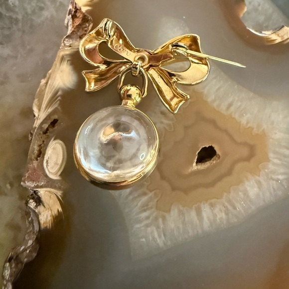 Xxsoldxx An Early Coro 1 golden & slvr Bow with mustard seed ball Guc 1.5" x 1" - Picture 6 of 9